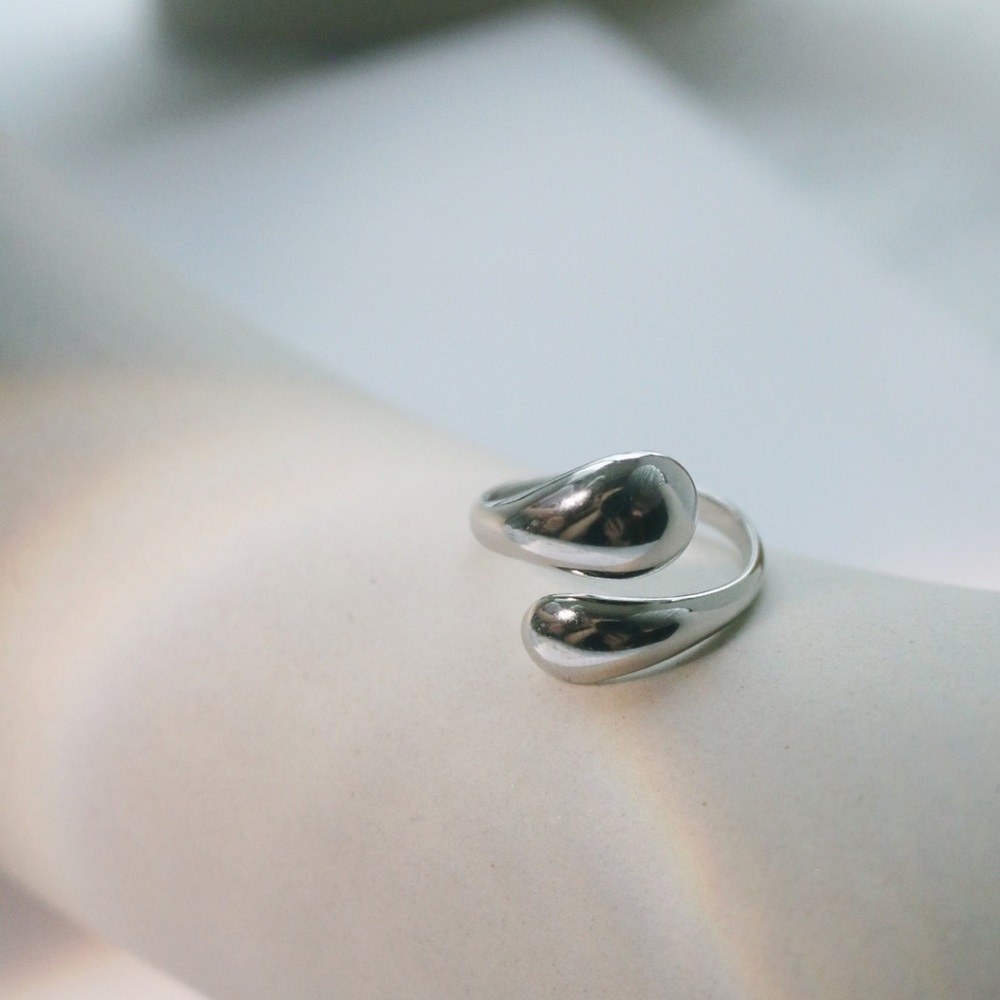 n e w | silver water drops ring